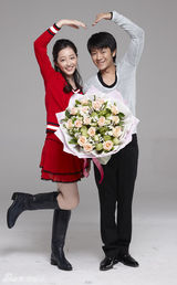 幻灯图集：林申蒋梦婕圣诞写真 演绎80后情侣生活