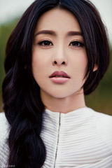 组图：贾青最新写真 露脐装热裤秀美腿