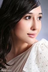 组图：陈美行白纱写真高雅美艳 中俄混血气质超凡