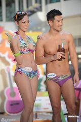 组图：Jessica C比基尼秀美胸俏臀 自曝找到新对象