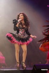 组图：张惠妹香港开唱性感奔放 邀林青霞点歌