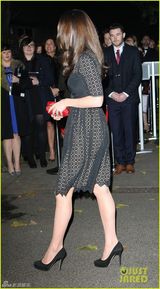 组图：凯特王妃蕾丝黑裙大气优雅