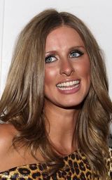 组图：妮基-希尔顿现身悉尼 时装周变T台模特