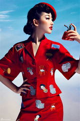 组图：蒋梦婕化身画报女郎复古时尚