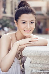 组图：陈廷嘉天写真演绎初秋小清新