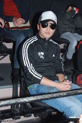 组图：杨千嬅挺大肚捧场梁汉文 陈奕迅夫妇亮相