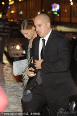 幻灯图集：莱昂纳多和名模女友情人节柏林密会