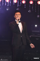 组图：关心妍个唱舞台美轮美奂 亲友老板皆捧场