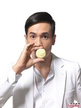 组图：陈豪为广告练舞技 分享中秋节传统