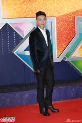 组图：TVB台庆红毯闪耀 米雪梳冲天髻杨怡珠光宝气