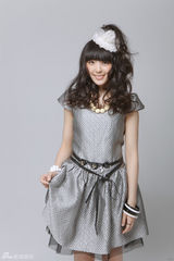 组图：童可可情人节发新歌尽显甜蜜