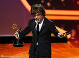 组图：艾美奖现场 彼得-丁拉基获剧情类男配角奖