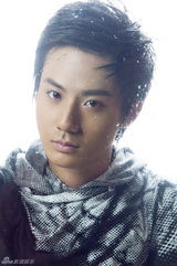 组图：赵文浩拍魅力写真 朦胧场景秀独特气质