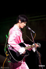 高清图：周渝民《爱你一万年》中变身摇滚主唱 