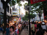 组图：新浪娱乐探访韩国 明洞商业区美食街