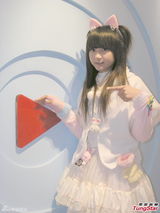 组图：萝莉许雅涵与叶子瑄为香港电影节献祝福