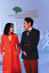 组图：吴秀波刘嘉玲阙清子亮相活动显亲昵