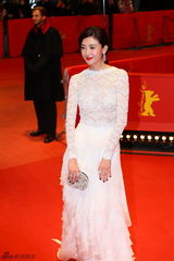 组图：《白日焰火》亮相柏林 桂纶镁深V抢镜