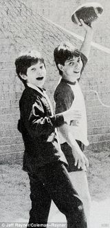 组图：安妮斯顿与未婚夫童年照明星范儿十足