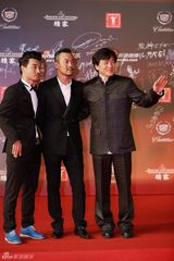 组图：廖凡亮相上影节红毯演绎温婉绅士