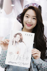 组图：韩星Clara出席代言品牌签名会展清纯美貌