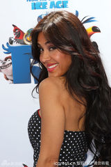 组图：《里约大冒险》首映 安妮-海瑟薇变学生妹