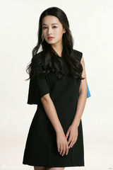 组图：李沁清新笑容写真 清雅脱俗展魅力