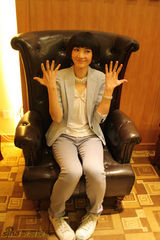 组图：李媛时尚BOBO头出席活动 淡色西装潮味足