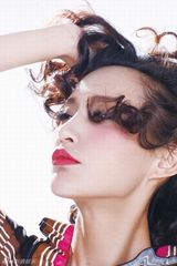 高清组图：张歆艺玩转时尚 劲吹复古风潮