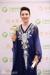 组图：小宋佳凭《悬崖》获最佳女演员奖