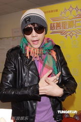 幻灯图：无线众艺人为慈善星辉仁济夜拜神