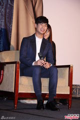 高清组图：金秀贤台湾会粉丝 帅气亮相讲台语