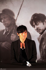 组图：《登陆》釜山见面会 张东健范冰冰等亮相