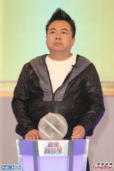 组图：胡瓜拼收视不怕被电 逢新婚精神爽