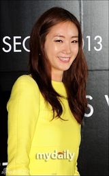 组图：李秉宪崔智友等众星出席时尚品牌发布会