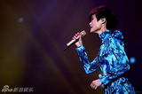 组图：李宇春深圳开唱High翻全场