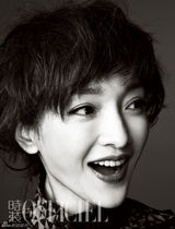 高清图：周迅红发登《时装》表情鬼马