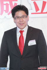 组图：霍启刚亮相青联会 何超云力挺弟弟从政