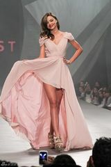 高清组图：超模米兰达-可儿墨西哥走秀靓丽多姿