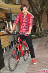 组图：罗志祥度假晒出黝黑肌肤 涨身价谢星爷