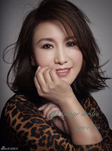 组图：警花专业户王茜最新写真 华丽转变雍容高贵