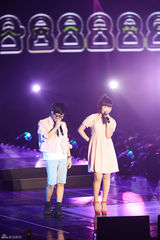 独家高清：GD胜利EXO等唱响StayG演唱会