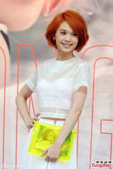 组图：杨丞琳签唱水淹歌迷 兄弟郑元畅送被同眠