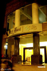 幻灯图：王喜深夜现身探望陈志云 避谈媒体问题