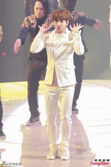 组图：东方神起开唱 劲歌热舞粉丝high不停