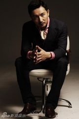 组图：涂松岩示范商务男装帅气穿搭