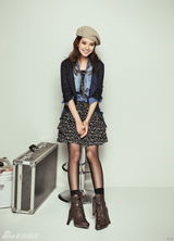 组图：宋智孝秋装写真 醒目惹眼秀可爱朋克风