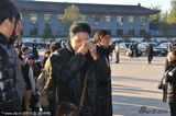 组图：李默然追悼会众人到场悼念
