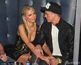 组图：豪门浪女希尔顿赌场庆生 小男友帅气助阵