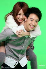 组图：潘玮柏拍MV展现吻功 自曝好久没接吻